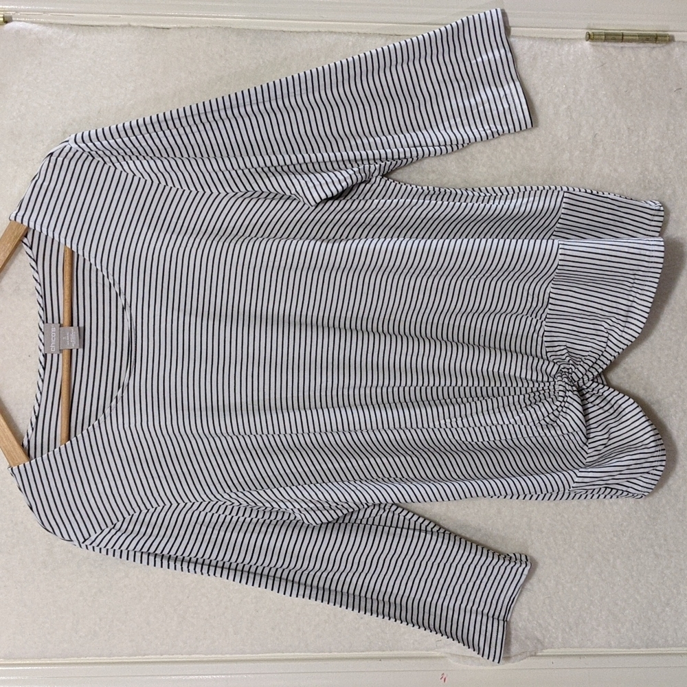 Chico's size 3 (xl) 3/4 sleeve t-shirt, black and white, knot detail